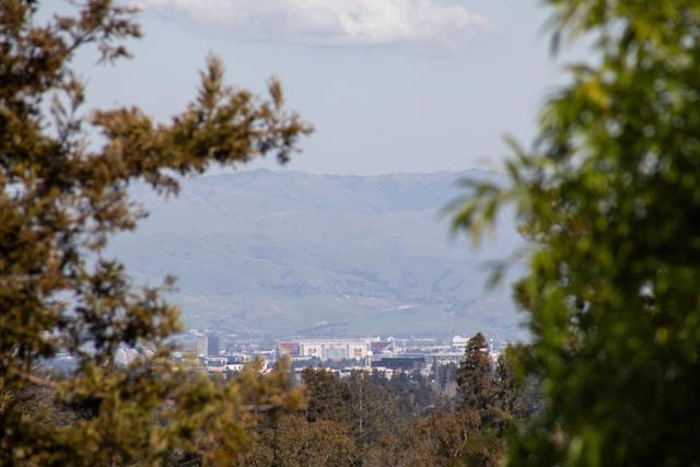 11569 Arroyo Oaks Drive, Los Altos Hills CA: https://media.crmls.org/mediaz/bb1e949f-76c2-44c2-9c6c-a266ec9d91e6.jpg