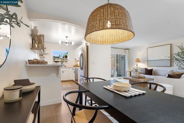 6625 Pioneer Ln, Dublin CA: https://media.crmls.org/mediaz/bb1ed673-cda9-4f85-b586-1397ab00f0d1.jpg