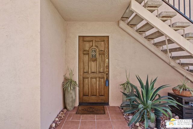 400 N Sunrise Way, Palm Springs CA: https://media.crmls.org/mediaz/bb1ee65f-c52e-44cc-9601-9e7d86bc86c8.jpg