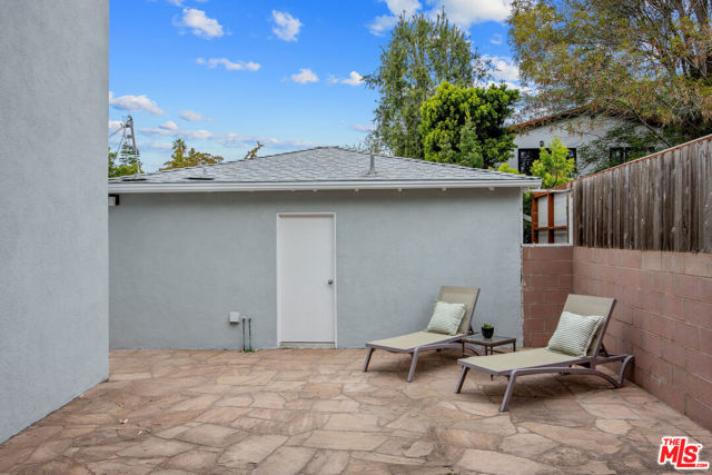 210 S Bundy Drive, Los Angeles CA: https://media.crmls.org/mediaz/bb1f6a51-7851-4007-b153-60248640ec36.jpg