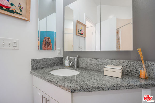 3810 Wilshire Boulevard, Los Angeles CA: https://media.crmls.org/mediaz/bb1f6b42-d281-4428-80ce-de634835ba0a.jpg