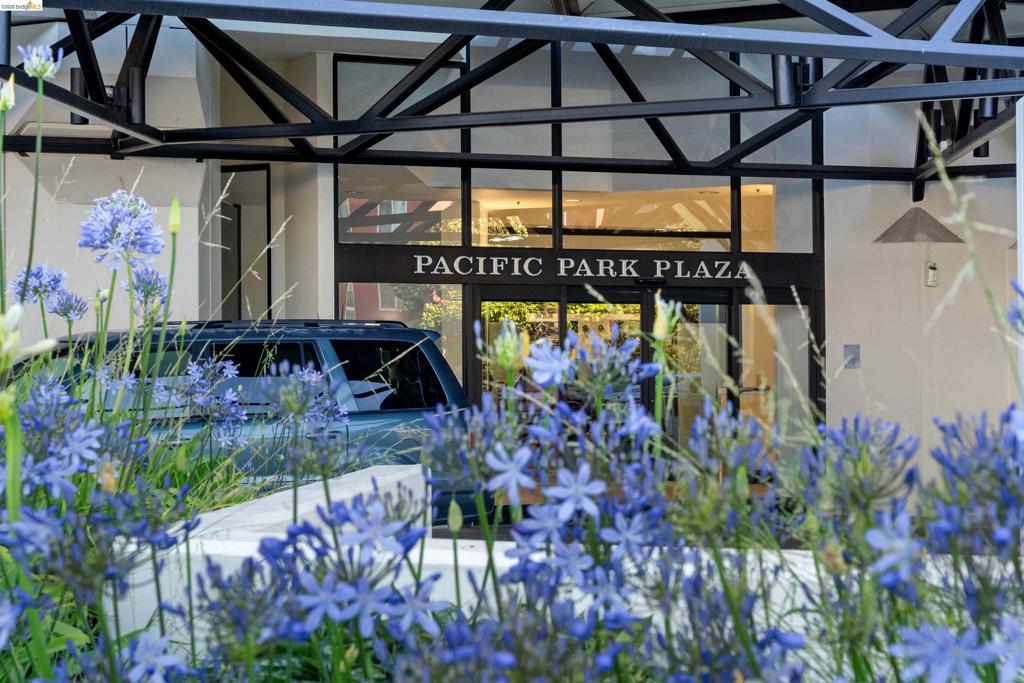 https://media.crmls.org/mediaz/bb1fb1ae-80c0-4deb-945a-f6c9be94e55d.jpg?preset=X-Large