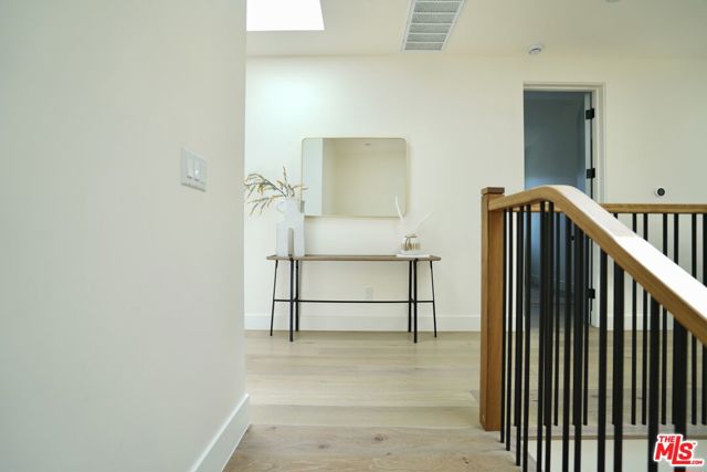 1441 S Oakhurst Drive, Los Angeles CA: https://media.crmls.org/mediaz/bb2018d6-8076-4e75-8d1b-d995fba87bb3.jpg