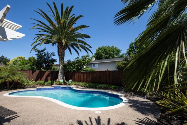 1417 Briarberry Lane, Gilroy CA: https://media.crmls.org/mediaz/bb2053d5-3b17-4272-937a-c380d5ef1d0a.jpg