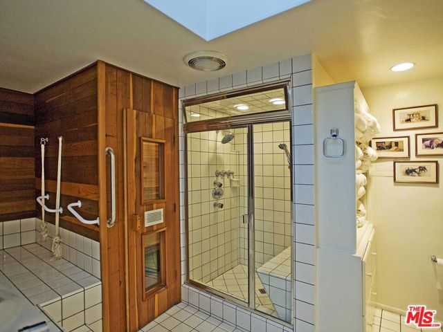 17545 Parthenia Street, Sherwood Forest CA: https://media.crmls.org/mediaz/bb2072bd-80f0-4a32-9e60-4c06f934bc26.jpg