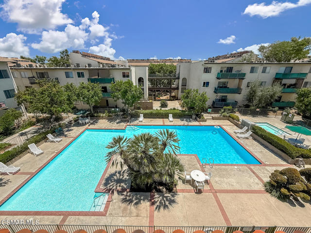 5460 White Oak Avenue, Encino CA: https://media.crmls.org/mediaz/bb215b7b-ad44-42b8-9aca-bacb7a4d7b05.jpg