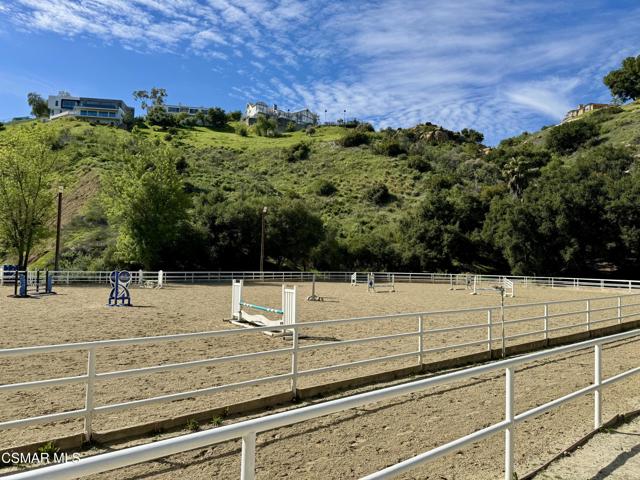 54 Saddlebow Road, Bell Canyon CA: https://media.crmls.org/mediaz/bb21672c-977e-4ec6-8cc7-d624cfd01305.jpg