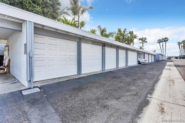 50 Montego Ct, Coronado CA: https://media.crmls.org/mediaz/bb21921e-9102-4580-85a2-4c099d0df570.jpg