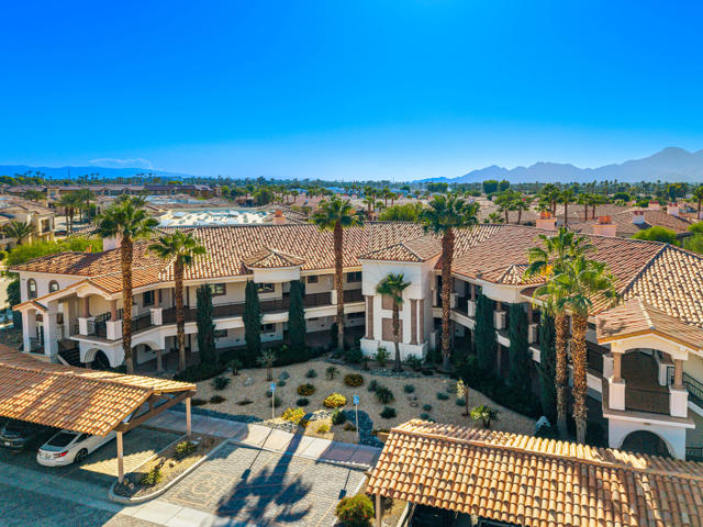 2701 Via Calderia, Palm Desert CA: https://media.crmls.org/mediaz/bb21b4b9-6ee0-4a4d-b8b7-786a738079fe.jpg