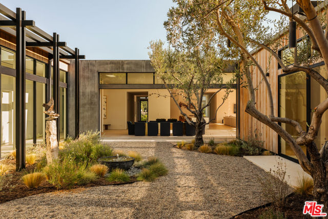 1225 Shippee Lane, Ojai CA: https://media.crmls.org/mediaz/bb21d5be-204e-499d-81d5-a7d2df00f8d5.jpg