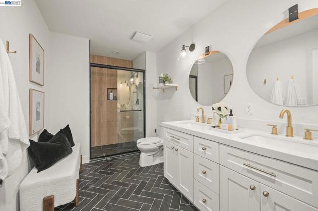 9 Cross Bridge Pl, Danville CA: https://media.crmls.org/mediaz/bb21f628-e95b-4588-b083-77a584a174dd.jpg