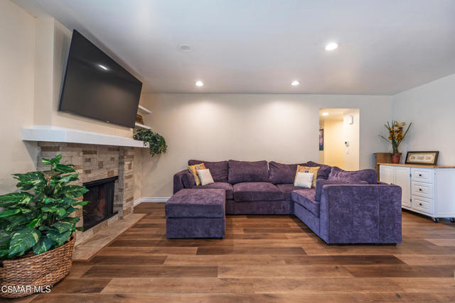 2705 N Broadmoor Avenue, Simi Valley CA: https://media.crmls.org/mediaz/bb223f35-ab09-4286-97fd-d73d2fa44cd5.jpg