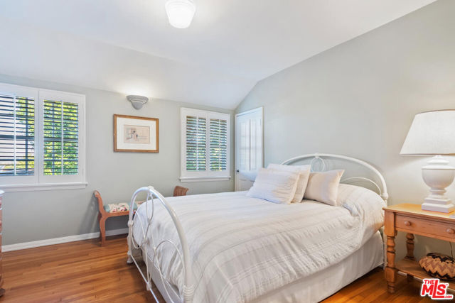 15213 Del Gado Drive, Sherman Oaks CA: https://media.crmls.org/mediaz/bb2247f8-12fe-4131-a0aa-1205dfe6ac1b.jpg