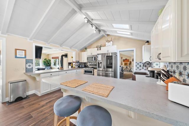 Detail Gallery Image 12 of 75 For 1569 via Monserate, Fallbrook,  CA 92028 - 5 Beds | 4 Baths