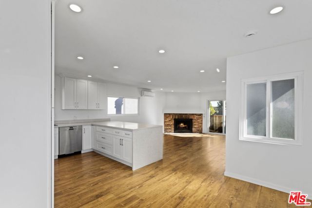 12219 Culver Boulevard, Los Angeles CA: https://media.crmls.org/mediaz/bb22d3ef-a437-46db-a8ed-44d4053a1bca.jpg