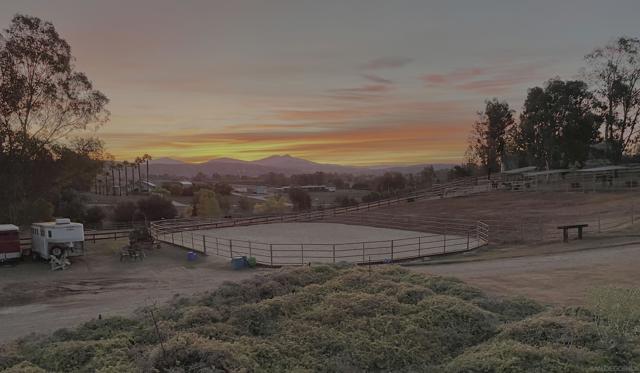 20119 Para Siempre Vista, Ramona CA: https://media.crmls.org/mediaz/bb2369d5-c14a-4ead-b8bc-ca82e7f7b751.jpg