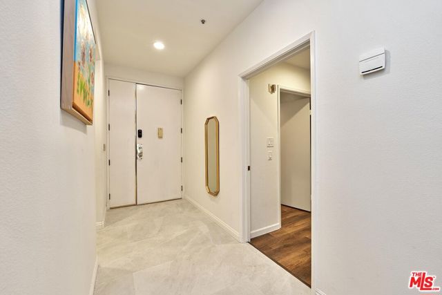 333 Westminster Avenue, Los Angeles CA: https://media.crmls.org/mediaz/bb254b42-b674-406e-b81f-5a41e883f79e.jpg