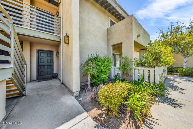 224 Oakleaf Drive, Thousand Oaks CA: https://media.crmls.org/mediaz/bb26195c-5d4d-4d80-969d-04fdd79ffe02.jpg