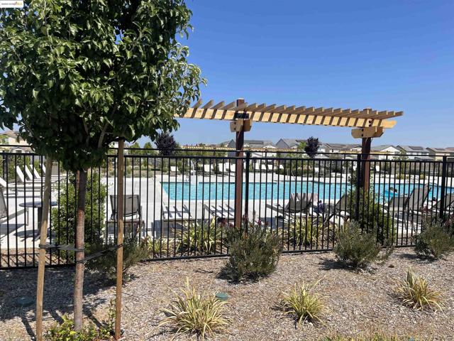 5444 Spring Mountain Ln, Antioch CA: https://media.crmls.org/mediaz/bb2621be-b8db-4bd3-8324-f2a933821dfb.jpg