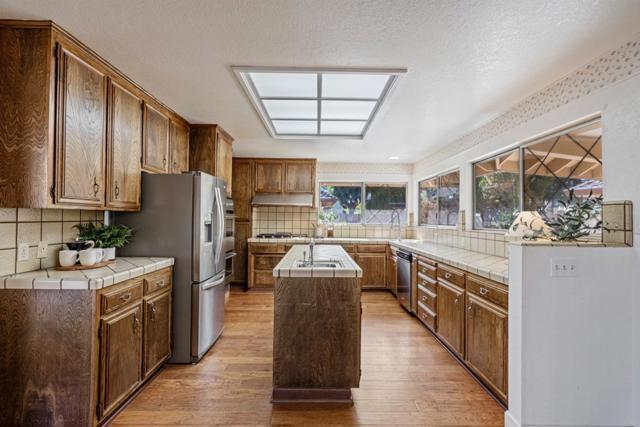35 Rays Circle, Hollister CA: https://media.crmls.org/mediaz/bb26ab37-3706-4598-bbb5-bcd907e81941.jpg