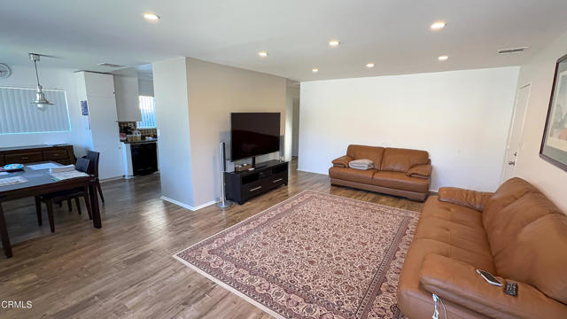 505 Palisade Street, Pasadena CA: https://media.crmls.org/mediaz/bb270031-8e44-44b1-9314-d529772a9e64.jpg