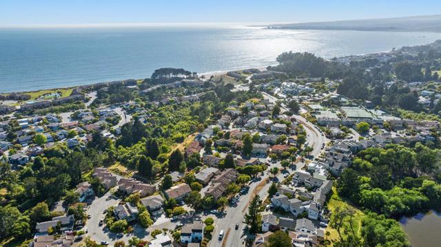 1742 Seascape Boulevard, Aptos CA: https://media.crmls.org/mediaz/bb27140d-35c5-47cf-8a91-2e579da5db8c.jpg