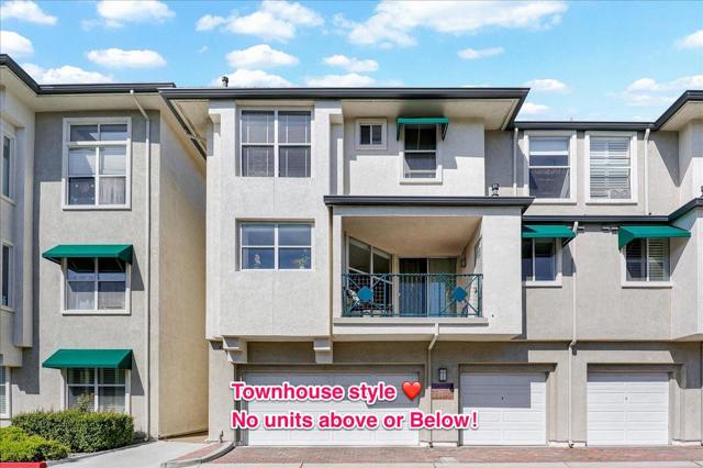 401 Baltic Circle,  CA: https://media.crmls.org/mediaz/bb275870-d04a-4df8-a9cf-c19fc71b1f00.jpg