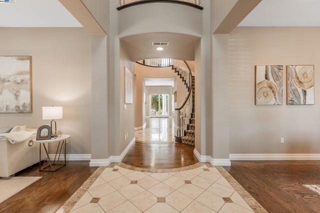 5633 Selena Ct, Pleasanton CA: https://media.crmls.org/mediaz/bb277c4c-152b-430c-83d6-c3ee718935bc.jpg