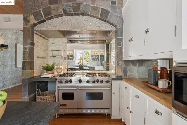305 The Uplands, Berkeley CA: https://media.crmls.org/mediaz/bb277c7c-d603-4825-9ca2-23f99999b9c8.jpg