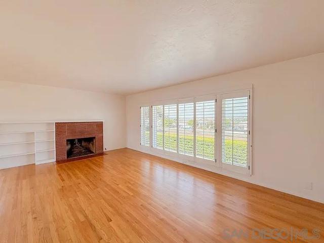 323 Hill Dr, Vista CA: https://media.crmls.org/mediaz/bb279271-4d80-4fcc-a055-e34a42e7fad6.jpg