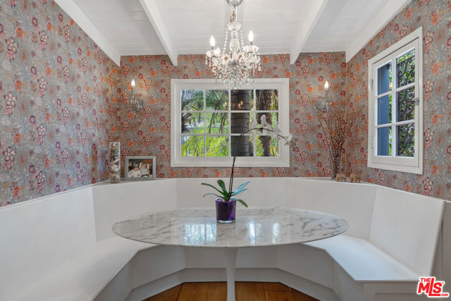 809 S Muirfield Road, Los Angeles CA: https://media.crmls.org/mediaz/bb27a674-5a71-4906-a2fc-ae4b698bccf4.jpg