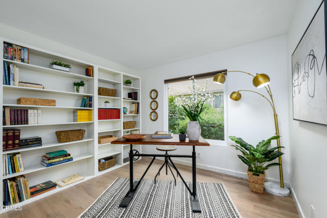 599 Rio Grande Circle, Thousand Oaks CA: https://media.crmls.org/mediaz/bb27fd8c-8a46-4d92-a2a7-366973e5f161.jpg