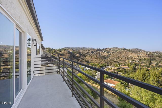 40 Saddlebow Road, Bell Canyon CA: https://media.crmls.org/mediaz/bb280135-efe5-4070-8aaa-06d3dc20f57f.jpg