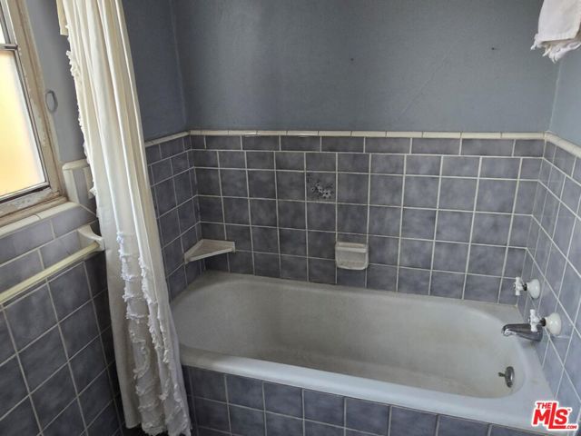 143 S Highland Avenue, Los Angeles CA: https://media.crmls.org/mediaz/bb28329a-1493-4a19-a30c-4673a9cdb81f.jpg