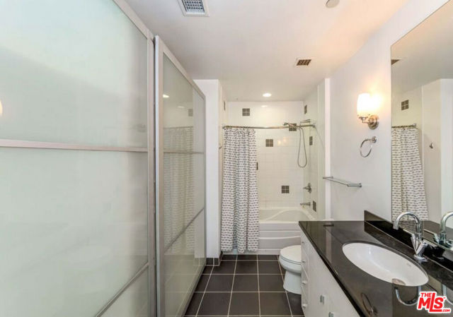 1100 Wilshire Boulevard, Los Angeles CA: https://media.crmls.org/mediaz/bb28789f-0403-48f4-afd3-4caedeb494dc.jpg