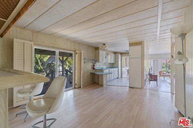 23777 Mulholland Highway, Calabasas CA: https://media.crmls.org/mediaz/bb289dec-63d8-4442-be17-3993ec29f6be.jpg