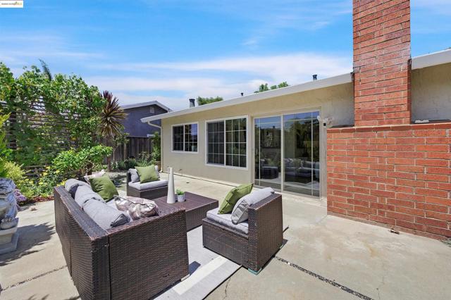 32212 Deborah Dr, Union City CA: https://media.crmls.org/mediaz/bb296980-8306-47d2-80f1-d7fe862fb23a.jpg