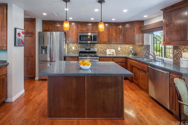 23847 Norte Dr, Ramona CA: https://media.crmls.org/mediaz/bb29fd59-6423-44b4-9931-81ae59026478.jpg