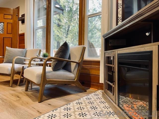 41489 Comstock Ln, Big Bear CA: https://media.crmls.org/mediaz/bb2a4c77-87a4-476b-9d30-cc410fab0c58.jpg