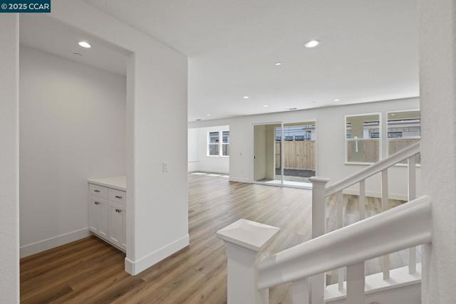 8121 Vessel Way, Sacramento CA: https://media.crmls.org/mediaz/bb2b26ee-a8fd-44cf-a42e-284f6ec37af9.jpg