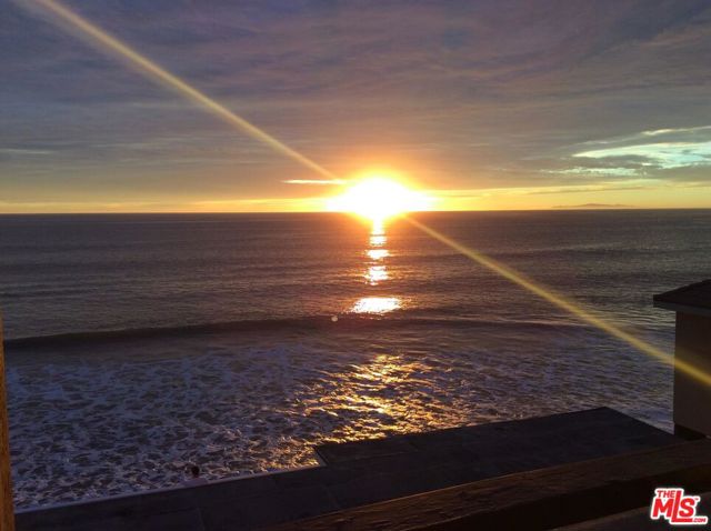 42510 Pacific Coast Highway, Malibu CA: https://media.crmls.org/mediaz/bb2b680a-c681-4656-8ef8-56be0bfbc129.jpg