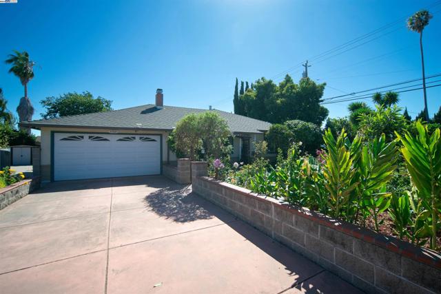 37621 Glenmoor Dr, Fremont CA: https://media.crmls.org/mediaz/bb2c486f-98a7-4289-971c-7e43a4d8430f.jpg