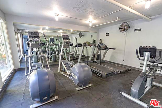 750 N Kings Road, West Hollywood CA: https://media.crmls.org/mediaz/bb2c6104-611f-4566-9fdb-dabd28b8de61.jpg