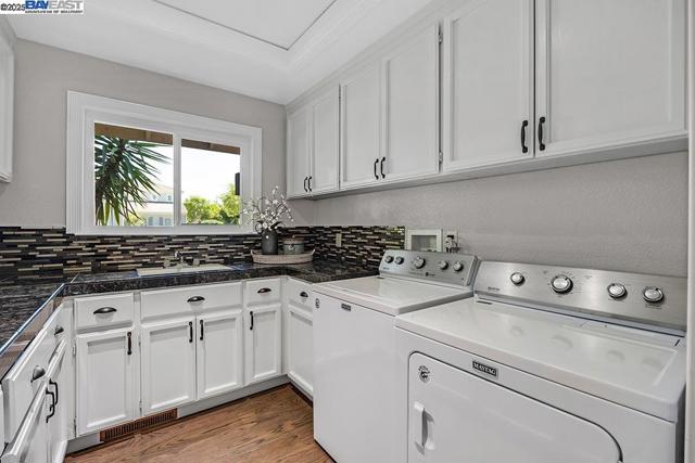 3693 Mohr Ave, Pleasanton CA: https://media.crmls.org/mediaz/bb2d1e7e-0998-4db3-ace2-e33f80146175.jpg