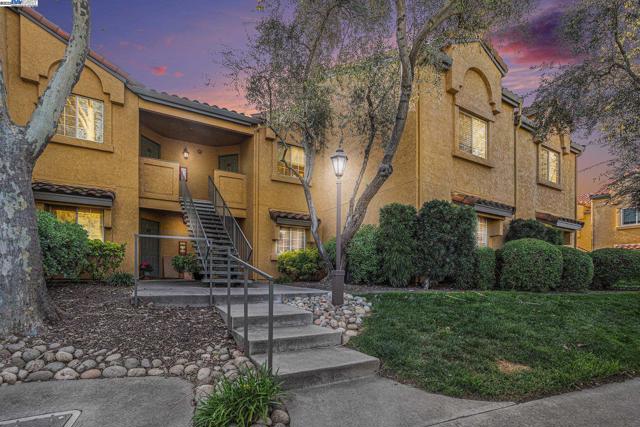 705 WATSON CANYON CT, San Ramon CA: https://media.crmls.org/mediaz/bb2d312b-150f-4181-9950-c2f30a787cdb.jpg