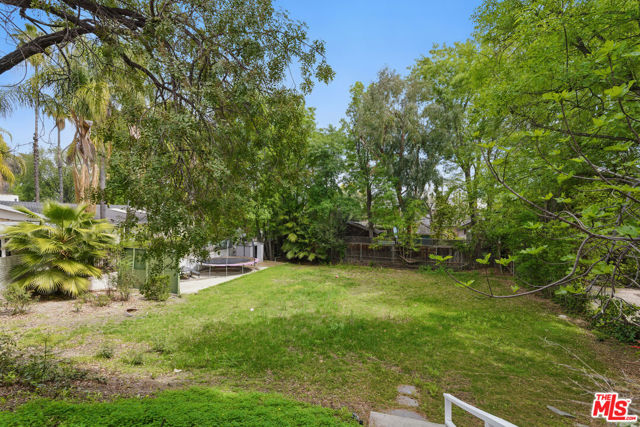 5220 Melvin Avenue, Tarzana CA: https://media.crmls.org/mediaz/bb2dfbe8-891a-4f5d-8b14-76624f12e78b.jpg
