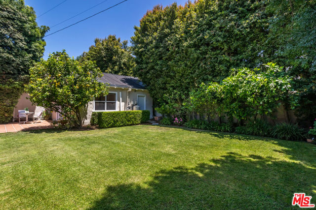 1622 N Orange Grove Avenue, Los Angeles CA: https://media.crmls.org/mediaz/bb2e2354-9934-433d-b010-ae44a711ef69.jpg