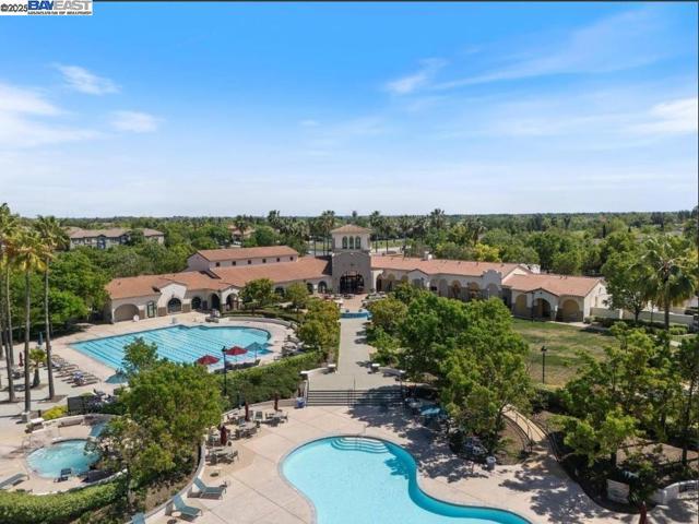 5090 Archcrest Way, Sacramento CA: https://media.crmls.org/mediaz/bb2edcb5-d412-412d-9538-ffcf6b73cc73.jpg
