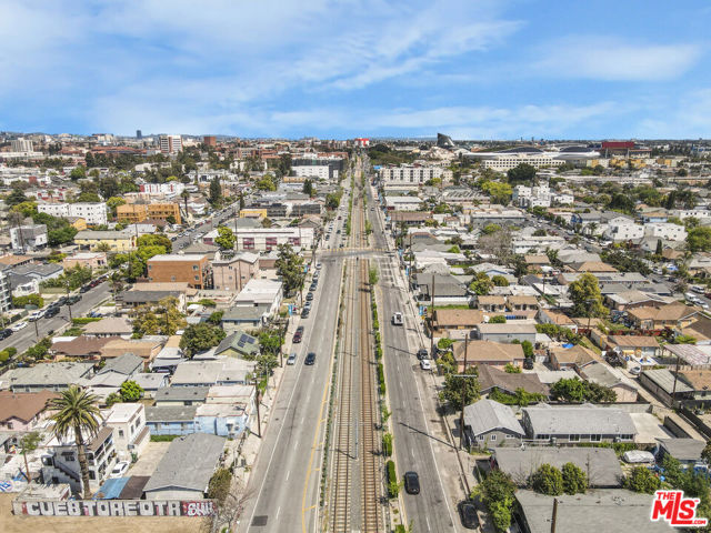 1256 Exposition Boulevard, Los Angeles CA: https://media.crmls.org/mediaz/bb2eefee-58a5-4ff5-bc6e-a6ccb91a910a.jpg