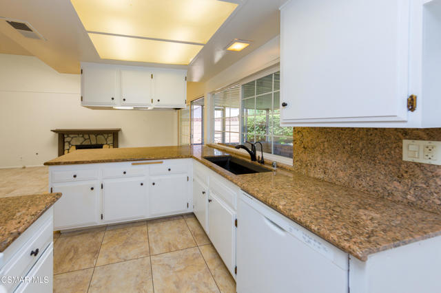 29451 Trailway Lane, Agoura Hills CA: https://media.crmls.org/mediaz/bb2f051d-09a4-4235-a5cb-4c3f110f5d03.jpg